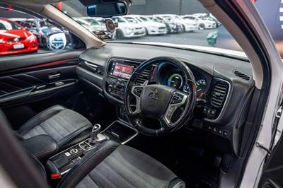 2018 Mitsubishi Outlander - Thumbnail