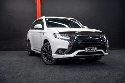 2018 Mitsubishi Outlander - Thumbnail