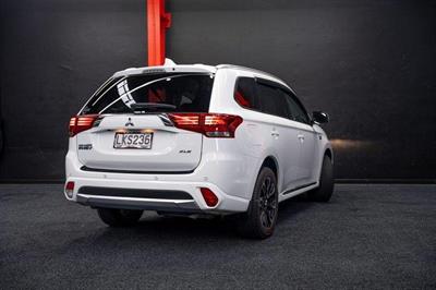 2018 Mitsubishi Outlander - Thumbnail