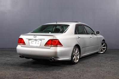 2005 Toyota Crown - Thumbnail