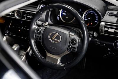 2013 Lexus IS 300h - Thumbnail