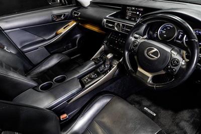 2013 Lexus IS 300h - Thumbnail