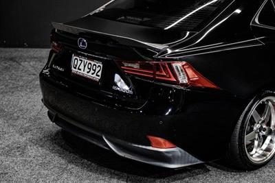 2013 Lexus IS 300h - Thumbnail