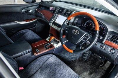 2012 Toyota Crown - Thumbnail
