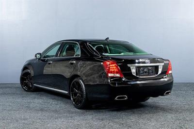2012 Toyota Crown - Thumbnail