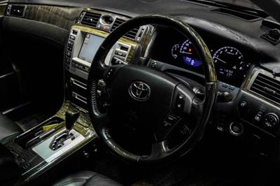 2004 Toyota Crown - Thumbnail