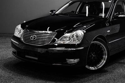 2004 Toyota Crown - Thumbnail