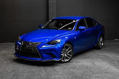2014 Lexus IS 300h - Thumbnail
