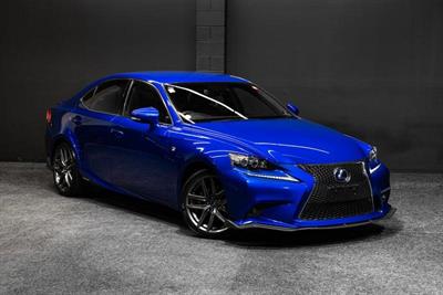2014 Lexus IS 300h - Thumbnail