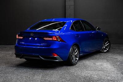 2014 Lexus IS 300h - Thumbnail
