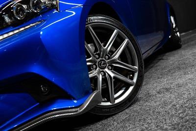 2014 Lexus IS 300h - Thumbnail