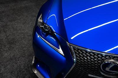 2014 Lexus IS 300h - Thumbnail