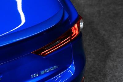 2014 Lexus IS 300h - Thumbnail