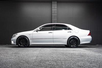 2004 Toyota Crown - Thumbnail