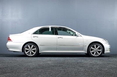 2005 Toyota Crown - Thumbnail