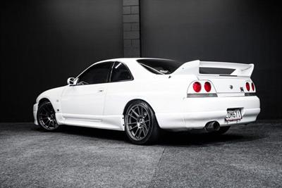 1996 Nissan Skyline - Thumbnail