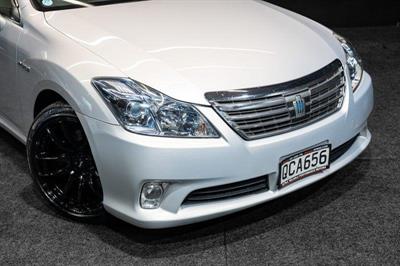 2011 Toyota Crown - Thumbnail
