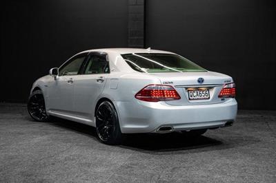 2011 Toyota Crown - Thumbnail