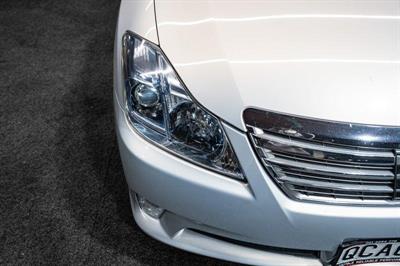 2011 Toyota Crown - Thumbnail