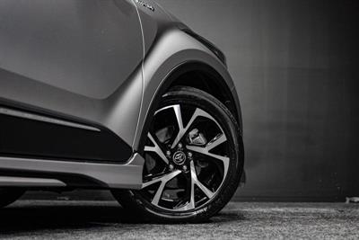 2018 Toyota C-HR - Thumbnail