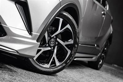 2018 Toyota C-HR - Thumbnail