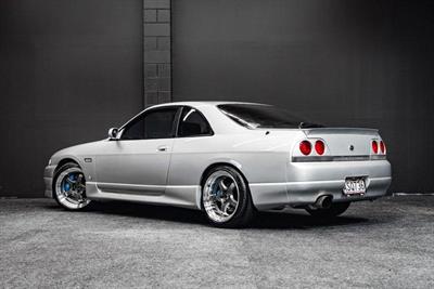 1994 Nissan Skyline - Thumbnail