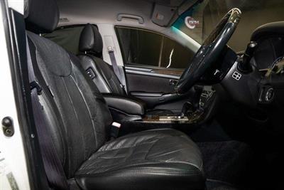 2004 Toyota Crown - Thumbnail