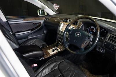 2004 Toyota Crown - Thumbnail