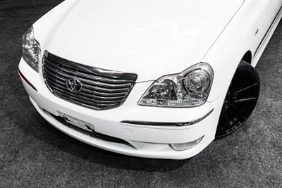 2004 Toyota Crown - Thumbnail
