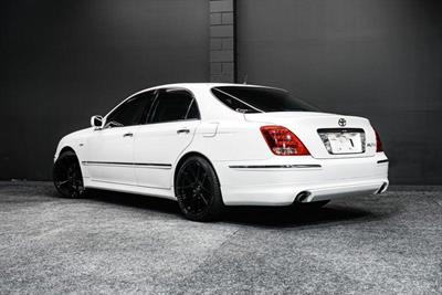 2004 Toyota Crown - Thumbnail