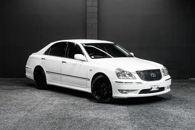 2004 Toyota Crown - Thumbnail