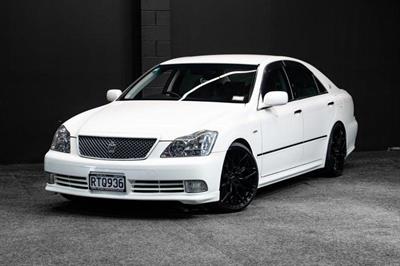 2004 Toyota Crown - Thumbnail