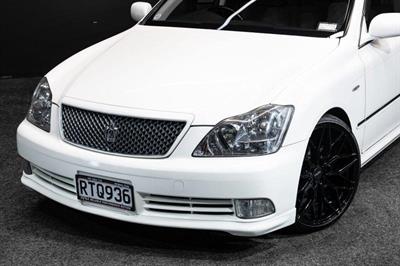 2004 Toyota Crown - Thumbnail