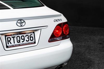 2004 Toyota Crown - Thumbnail