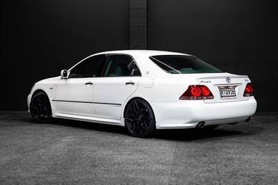 2004 Toyota Crown - Thumbnail