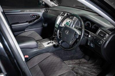 2004 Toyota Crown - Thumbnail