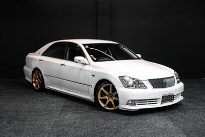2004 Toyota Crown - Thumbnail
