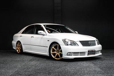 2004 Toyota Crown - Thumbnail