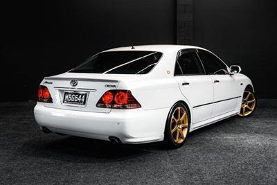 2004 Toyota Crown - Thumbnail