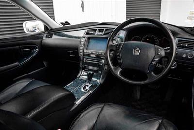 2004 Toyota Crown - Thumbnail