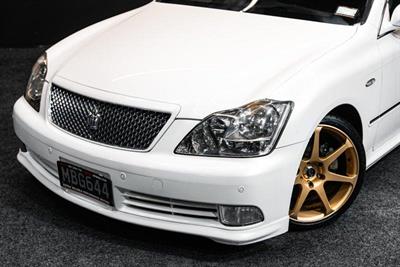 2004 Toyota Crown - Thumbnail