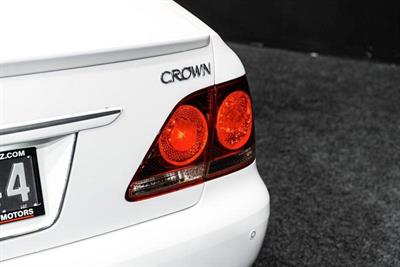 2004 Toyota Crown - Thumbnail