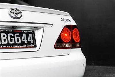 2004 Toyota Crown - Thumbnail