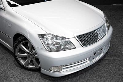 2004 Toyota Crown - Thumbnail