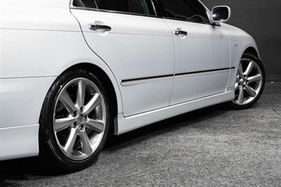 2004 Toyota Crown - Thumbnail