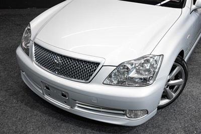 2004 Toyota Crown - Thumbnail