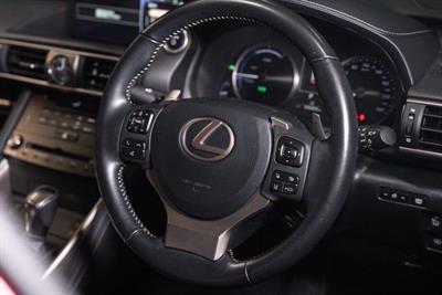 2017 Lexus IS 300h - Thumbnail