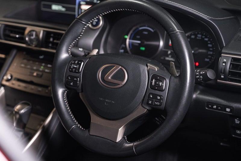 2017 Lexus IS 300h