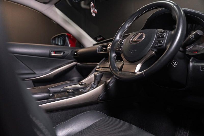 2017 Lexus IS 300h