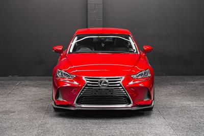 2017 Lexus IS 300h - Thumbnail
